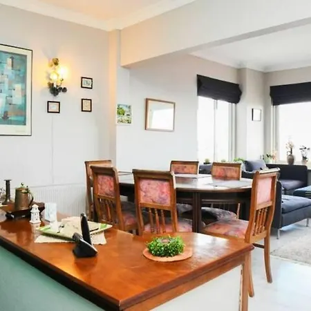 Spectacular Bosphorus View, Private Rooftop Terrace 6br, 2ba * Istanbul